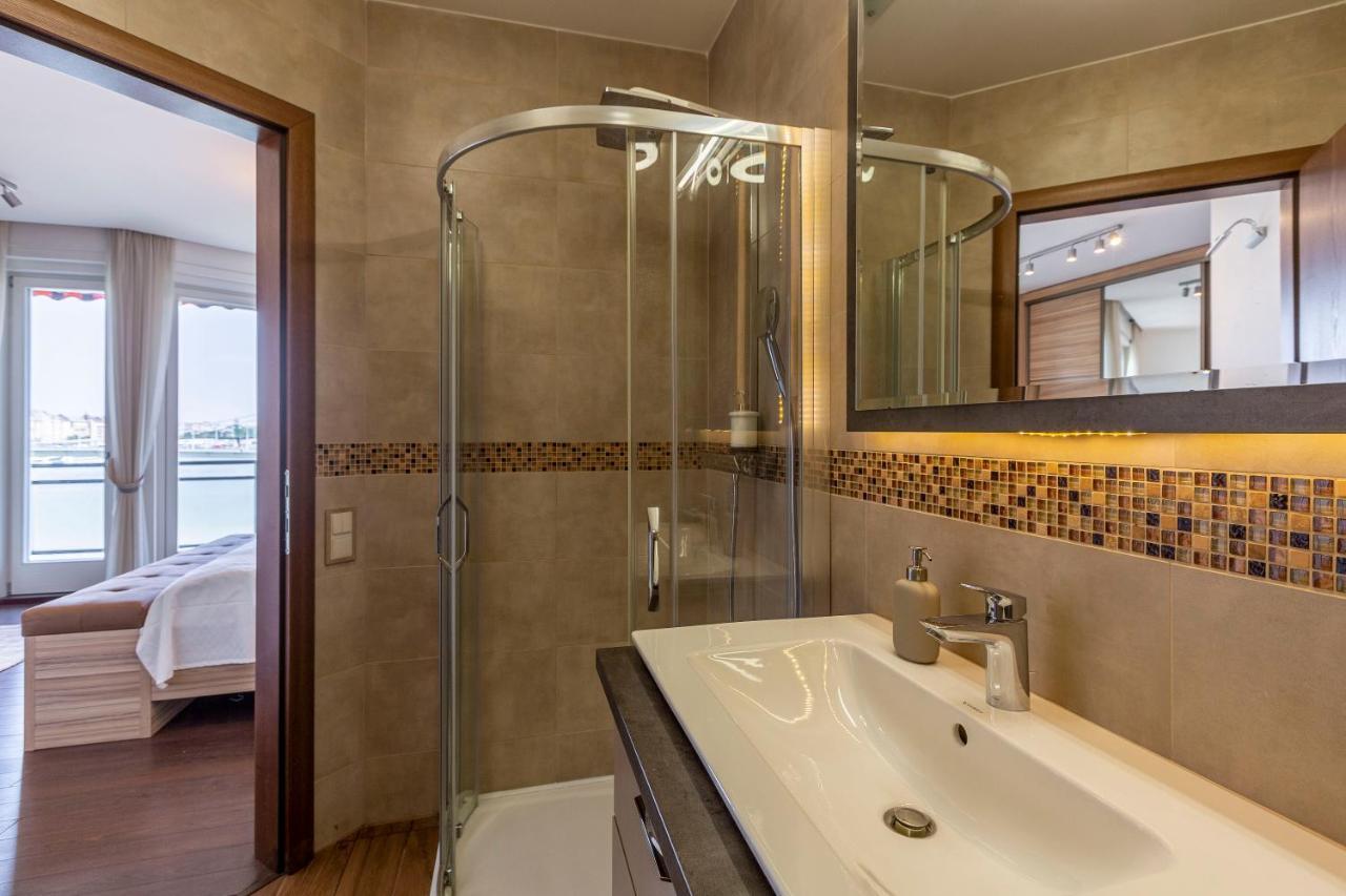 Luxury Residence With A Beautiful View For The Danube River Budapest Exterior photo